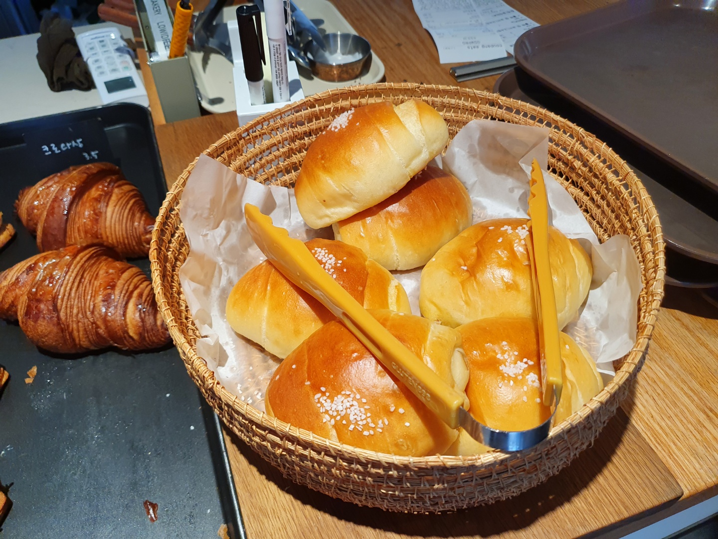 성수동_로와이드_LOWIDE_카페_소금빵