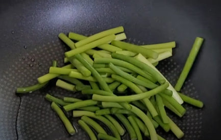 건새우 마늘쫑 볶음