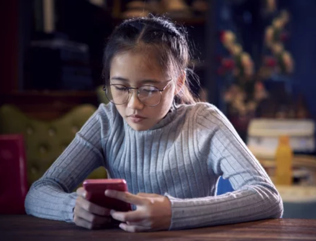 디지털기기 사용 증가와 청소년 우울증 연결성