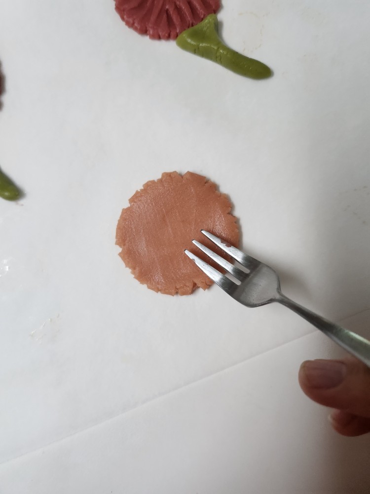 포크로 모양 내기