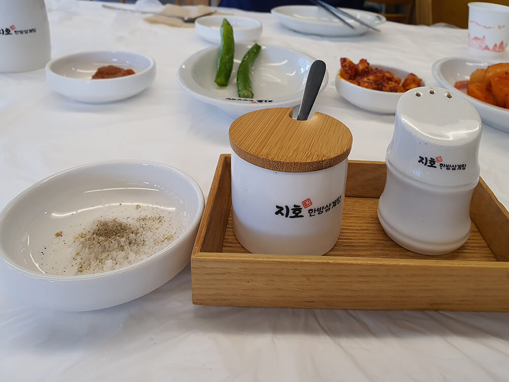 지호한방삼계탕 밑반찬4