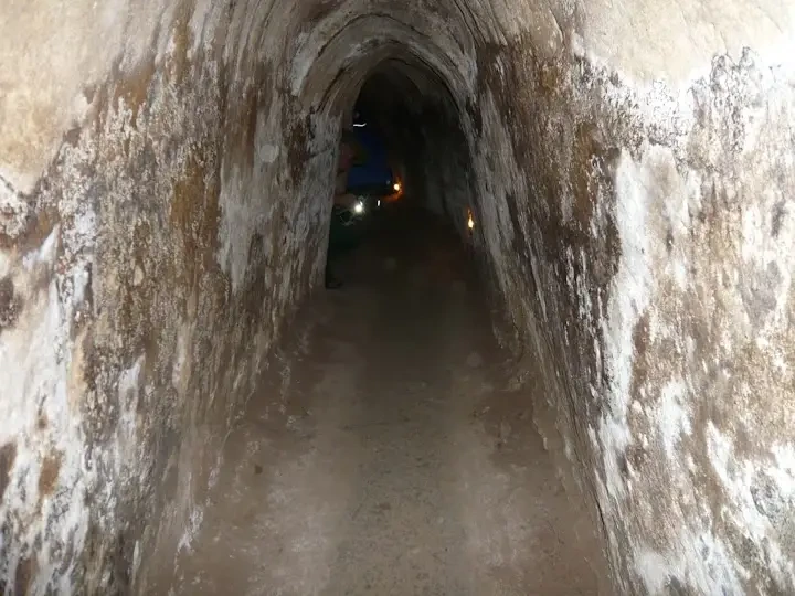 구찌 터널(Cu Chi Tunnels)
