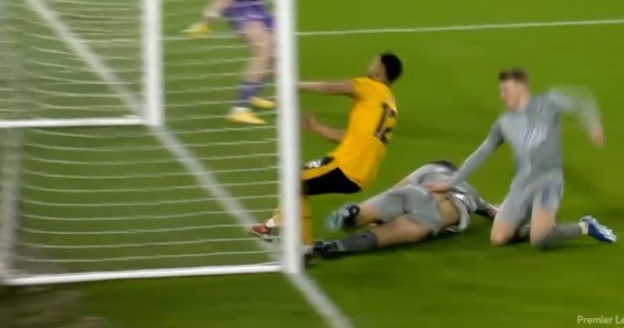 쿠냔 선수의 마무리 슛