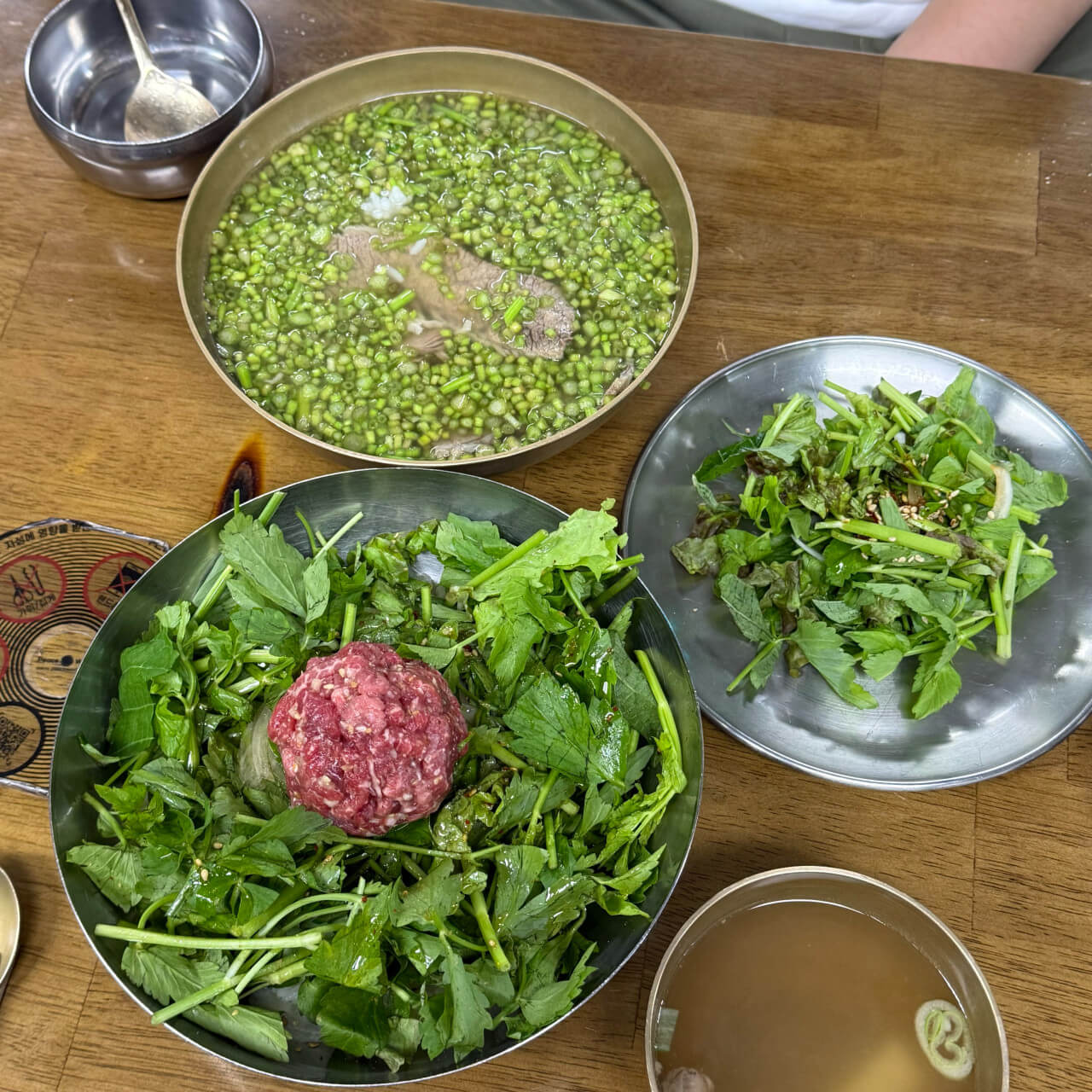 핸썸즈 성수동 곰탕 육회비밤밥 식당 핸썸가이즈 점메추