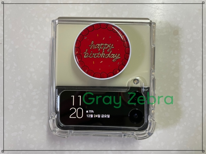 갤럭시 Z 플립3 투명케이스 끼운 모습