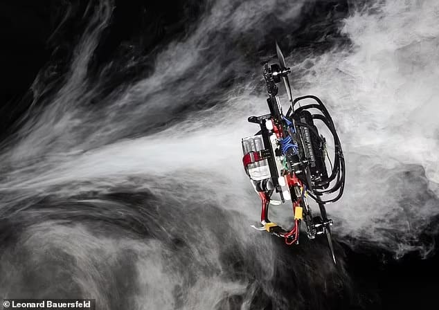 드론 레이싱 챔프들 압도적으로 이겨낸 VIDEO: AI Amazing AI pilot drone races using Deep Reinforcement Learning