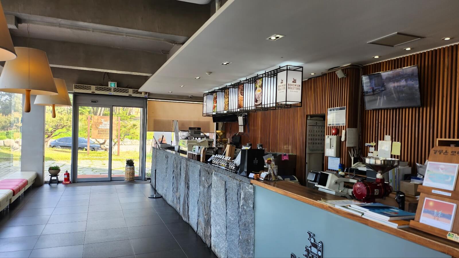 보헤미안박이추커피내부