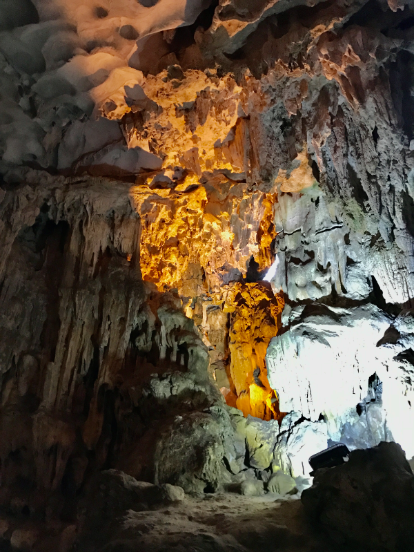 하롱베이 승솟동굴1