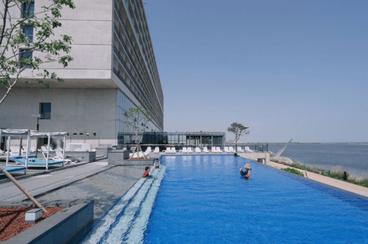 네스트호텔-수영장-인피니티-풀