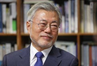 李&middot;文 가짜뉴스: 이재명 대통령 문재인 전 대통령 상춘재 회동 "멸칭 가짜뉴스 근절" 민주진영 단합과 외연 확장 전략 분석