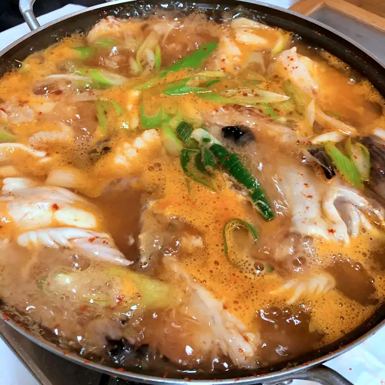 토요일은 밥이좋아 아침식사 가능한 물메기탕 꼼치탕 소고기뭇국 맛있는 식당 군산 리얼 현지인 맛집 추천 토밥즈 방송정보