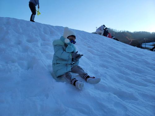 눈밭위-앉아서놀기