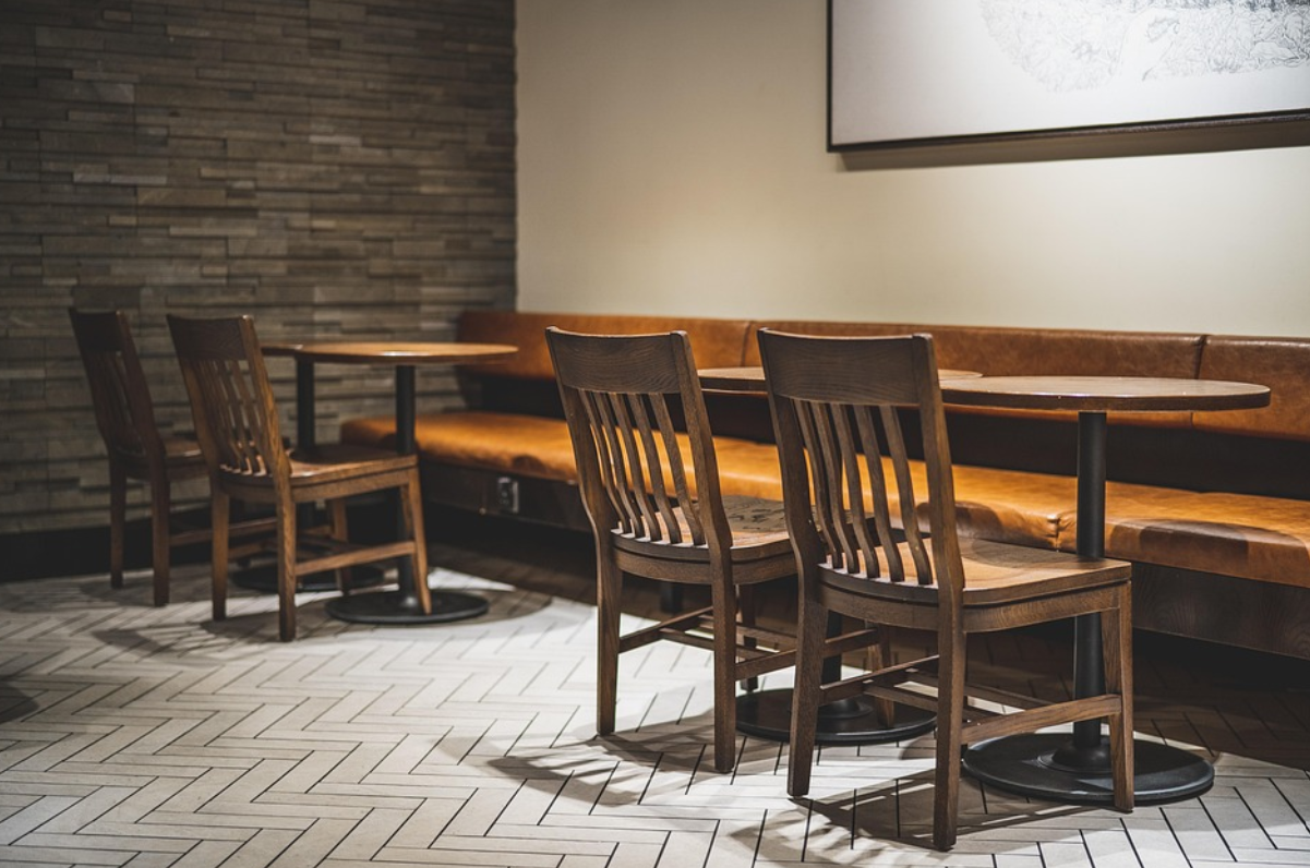 오래 앉고 싶게 만드는 '의자와 테이블 높이'