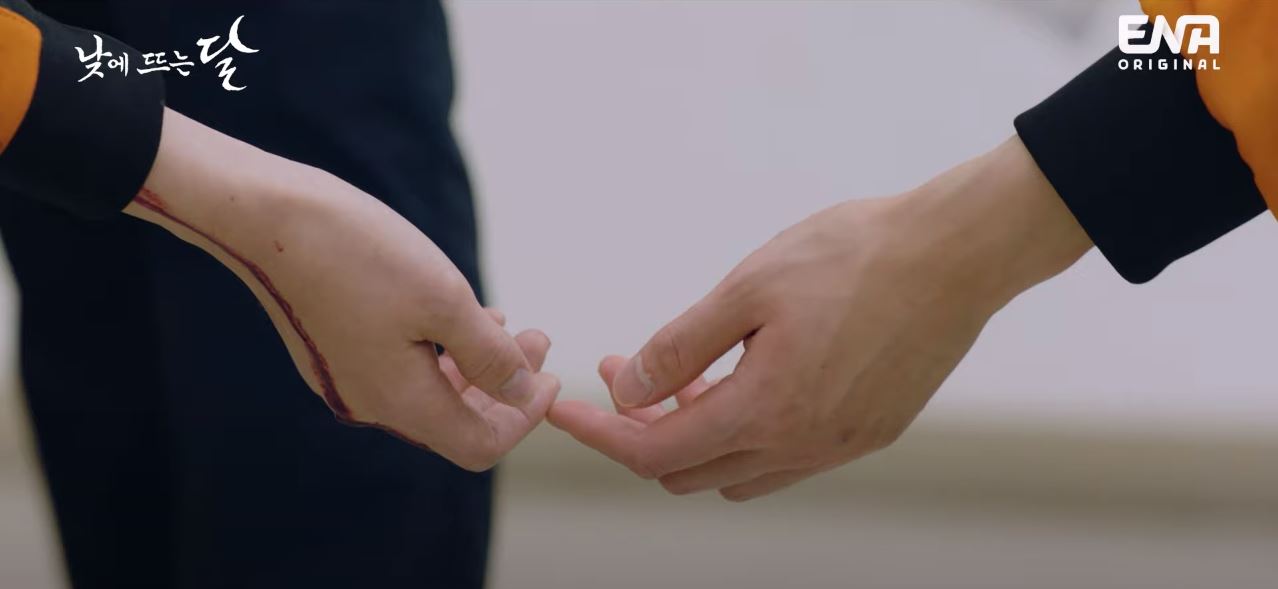 낮에뜨는달_1회