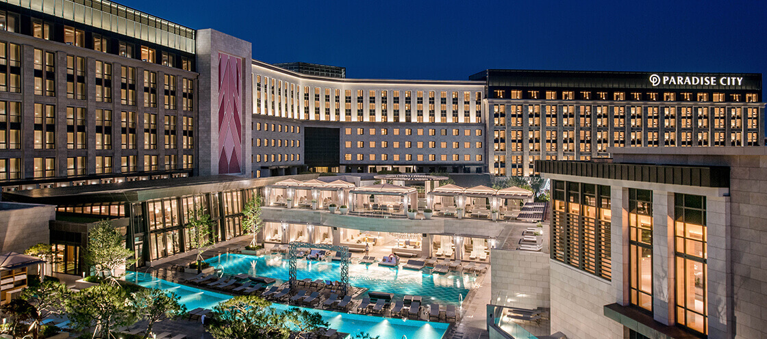 파라다이스 호텔 수영장 전경