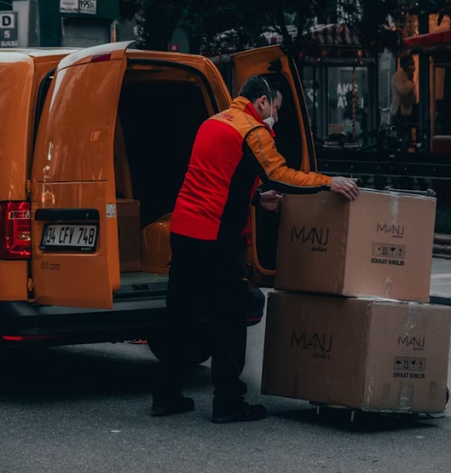 택배-상자-쌓는-기사