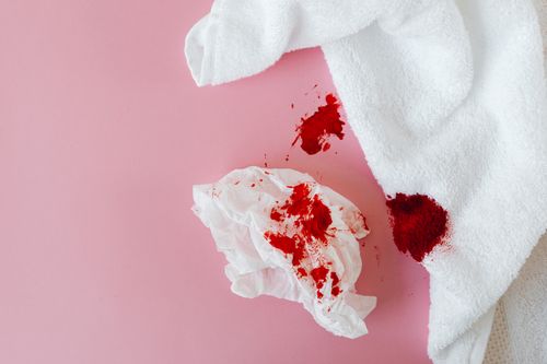 가을철 코피 자주 나는 이유&amp;#44; 건조한 코 점막이 보내는 위험 신호