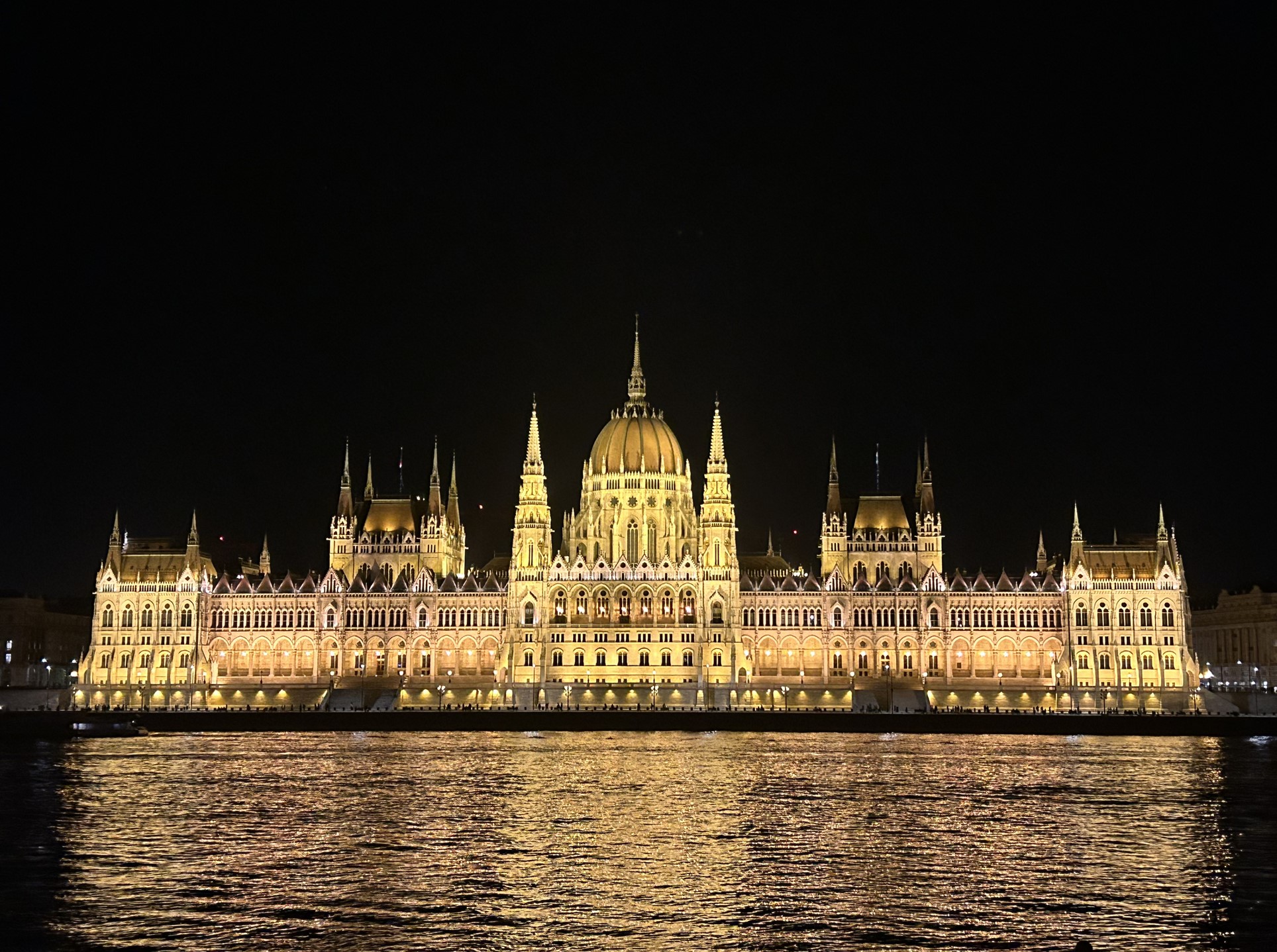 도나우 강변에서 바라본 부다페스트 국회의사당