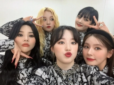 여자아이들-단체-셀카-5