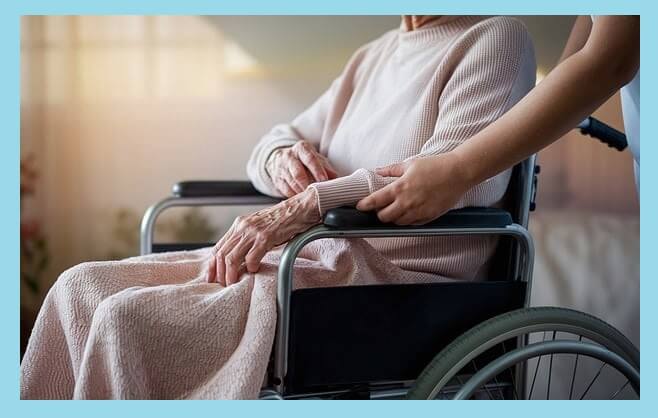 휠체어-앉아있는-노인-상반신