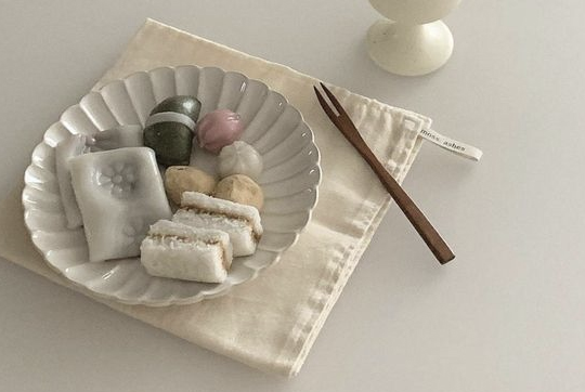 글루텐프리 빵과 케이크 등의 음식의 특징들