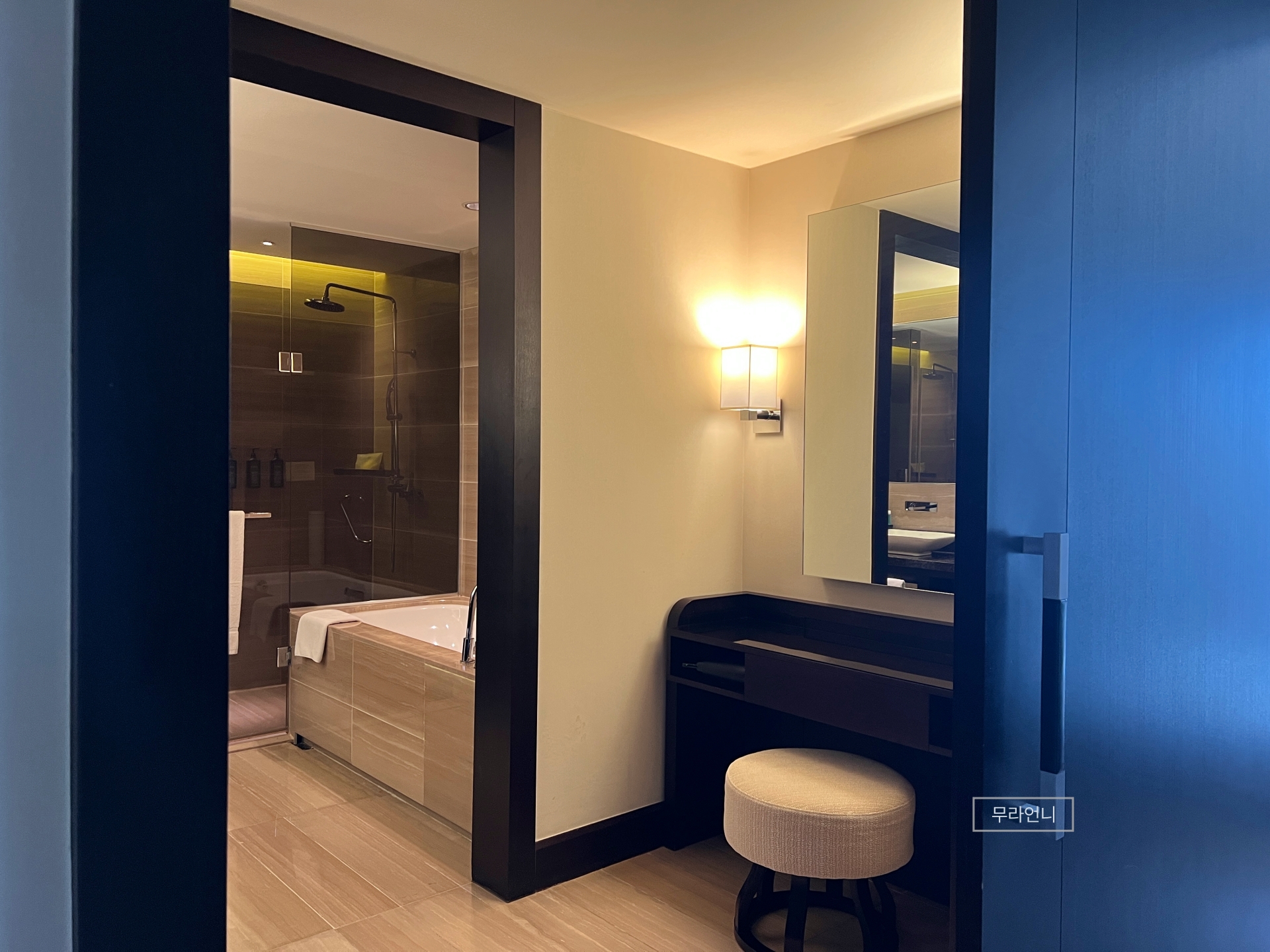 특히 화장대가 따로 있는 건 대박