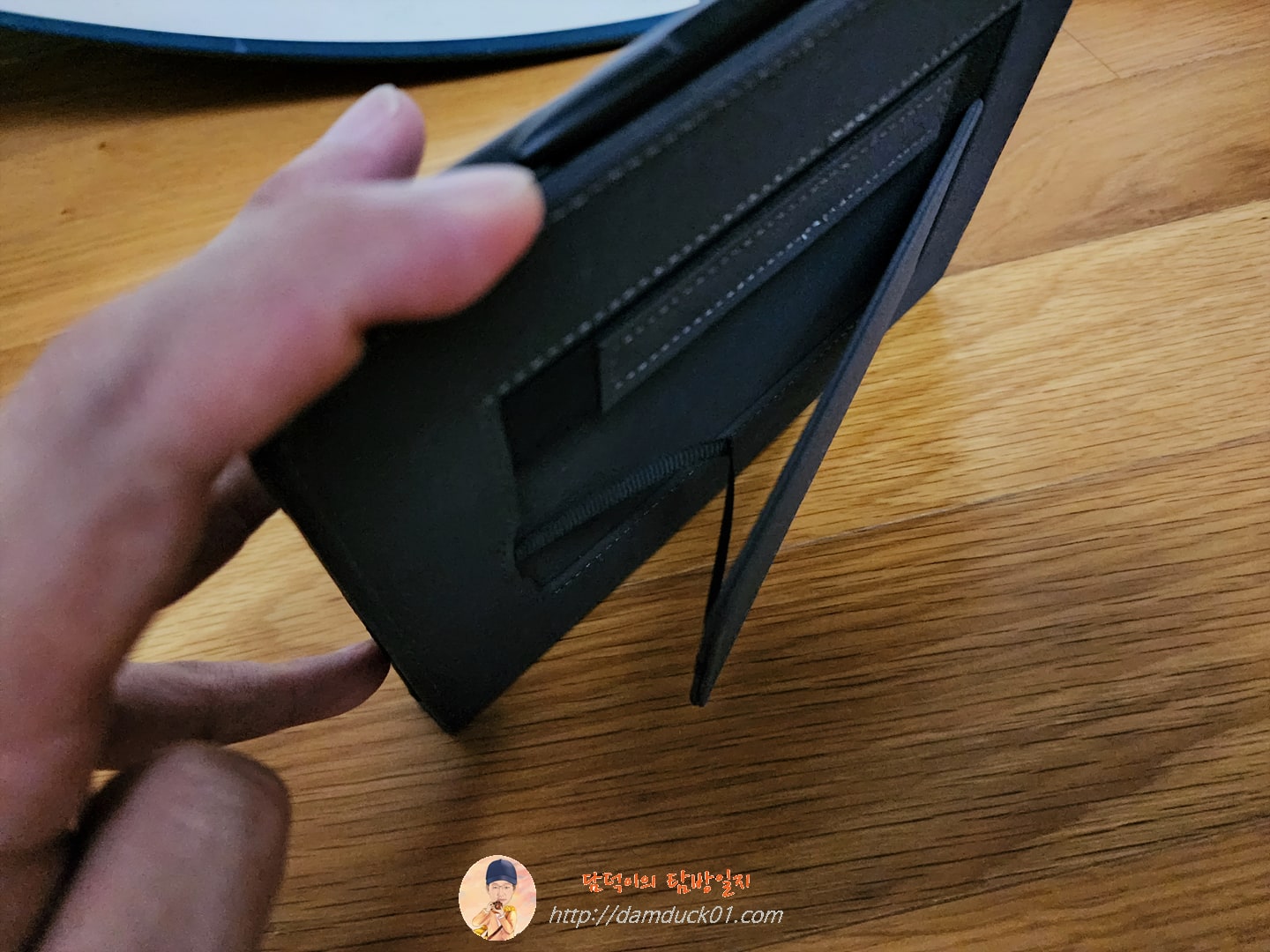 가드브이 가죽 케이스 거치 기능