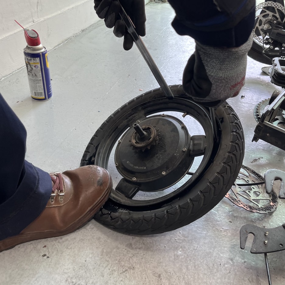 전기자전거 수리 수원: 타이탄300-타이어 펑크 교체&#44; 에코드라이브&#44; ECODRIVE TITAN 300 AS&#44; 화성 동탄 오산 광교 용인 안양 안산 군포 분당