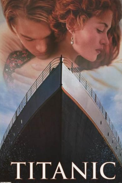 남자주인공이 여자주인공을 백허그하고 있는 모습