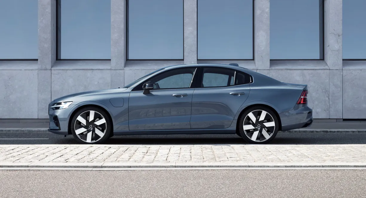 볼보 S60 페이스리프트 측면