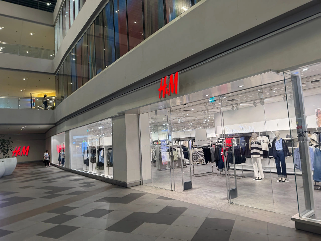 마카티 아얄라 몰 서킷 H&amp;M