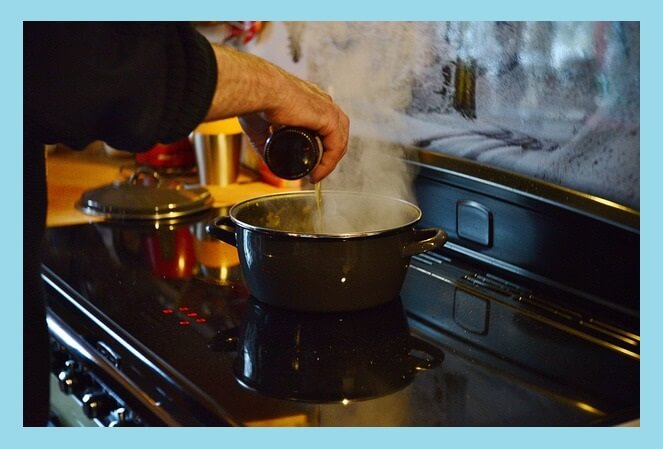 요리하고-있는-모습