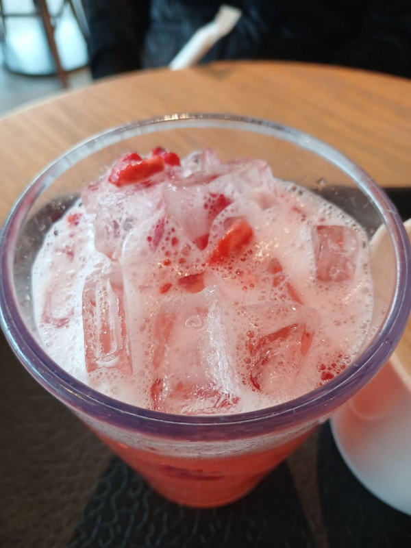 스벅 딸기 아사이 레모네이드