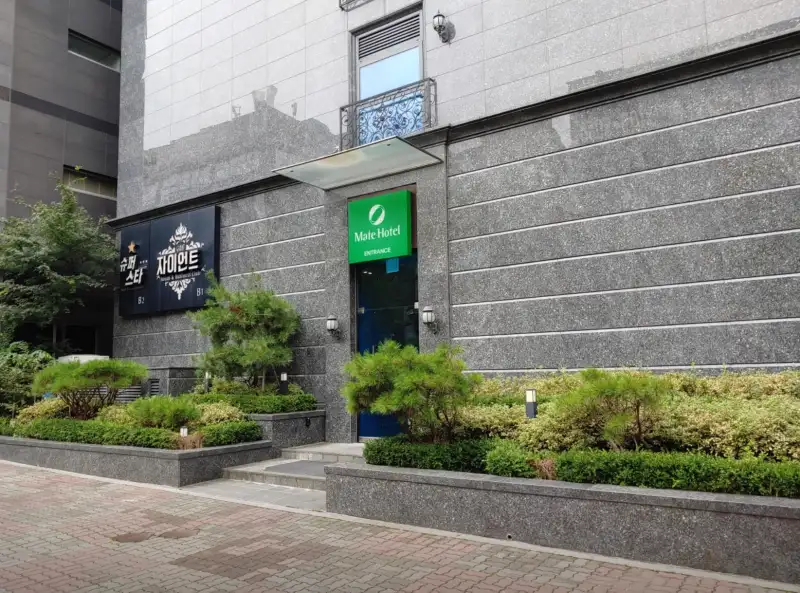 메이트호텔-건물입구