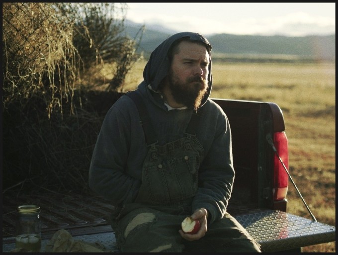 사과를 먹는 데이빗의 모습