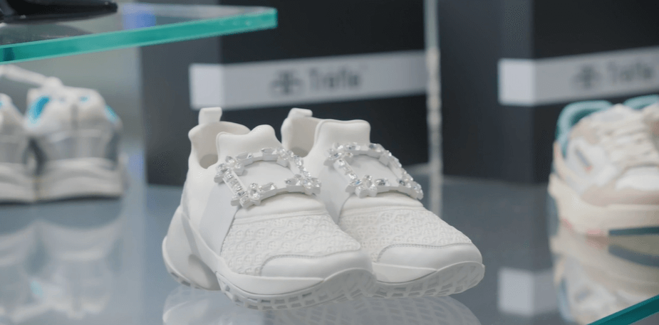 눈물의 여왕 운동화