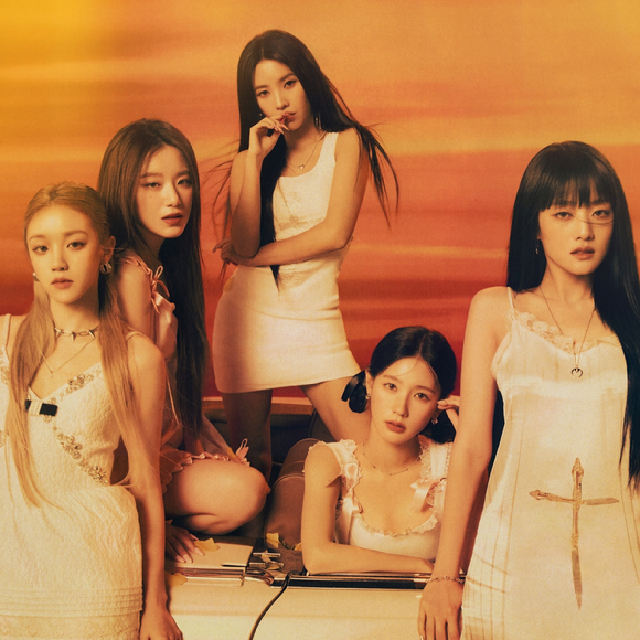 (여자)아이들 미국 EP 앨범 &#39;HEAT&#39;(히트) 커버 이미지. [사진=큐브엔터테인먼트]