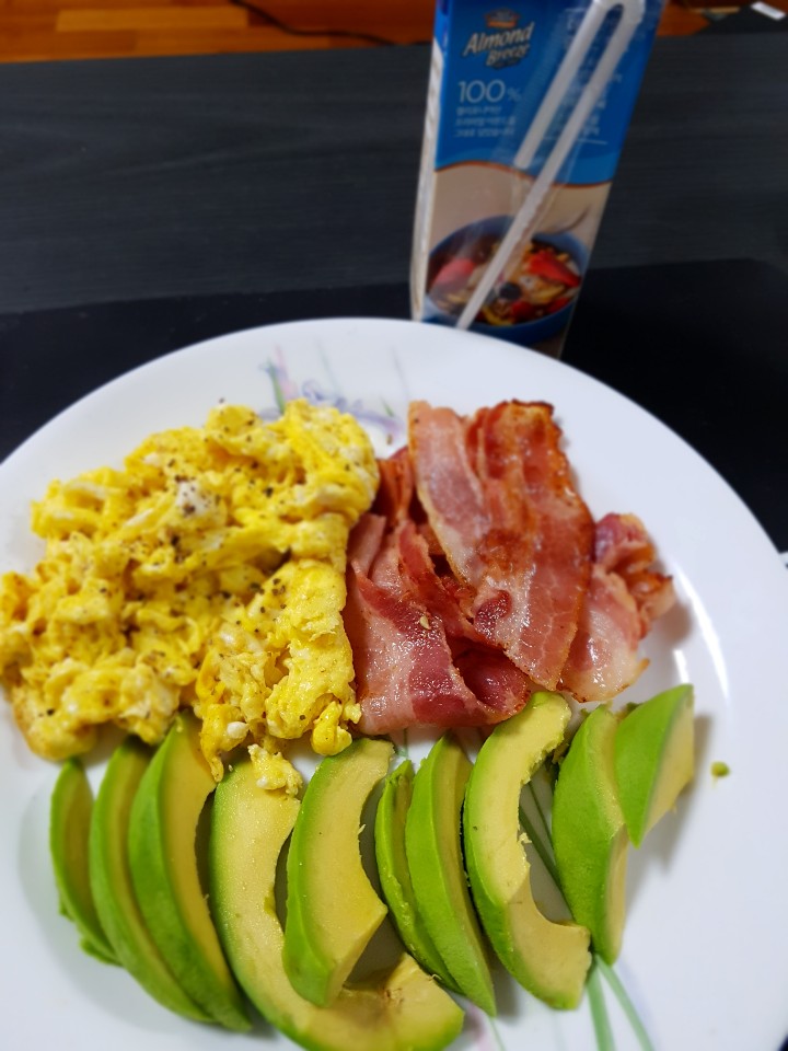 베이컨 에그스크램블