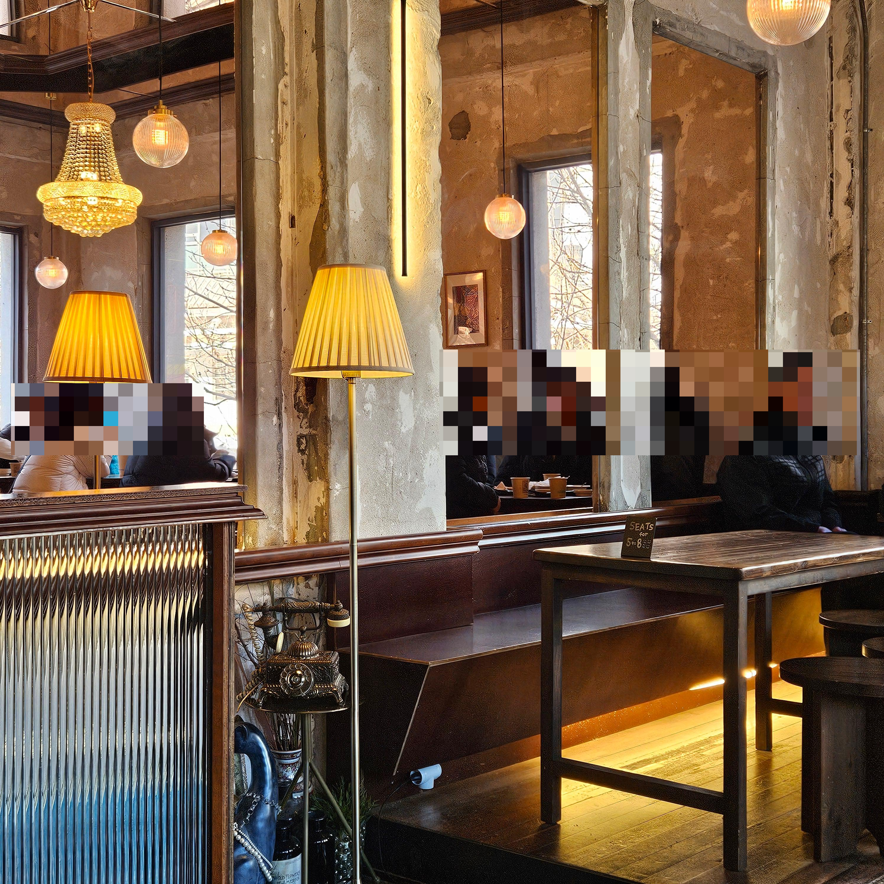 2층 6인 좌석 테이블 사진