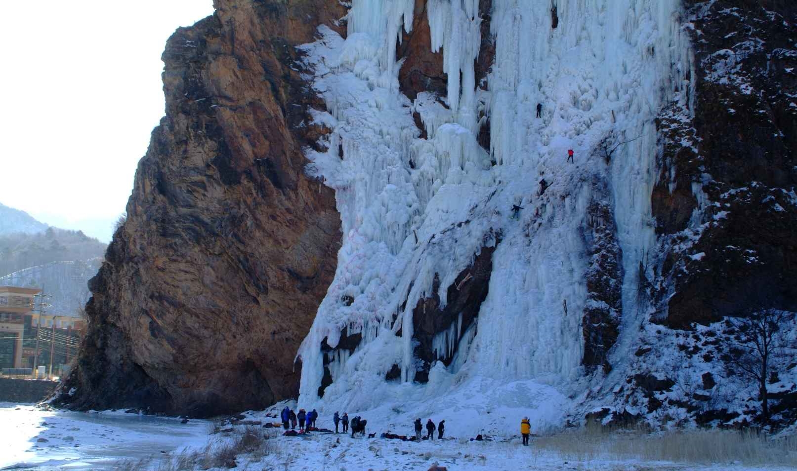 매바위 인공폭포 빙벽