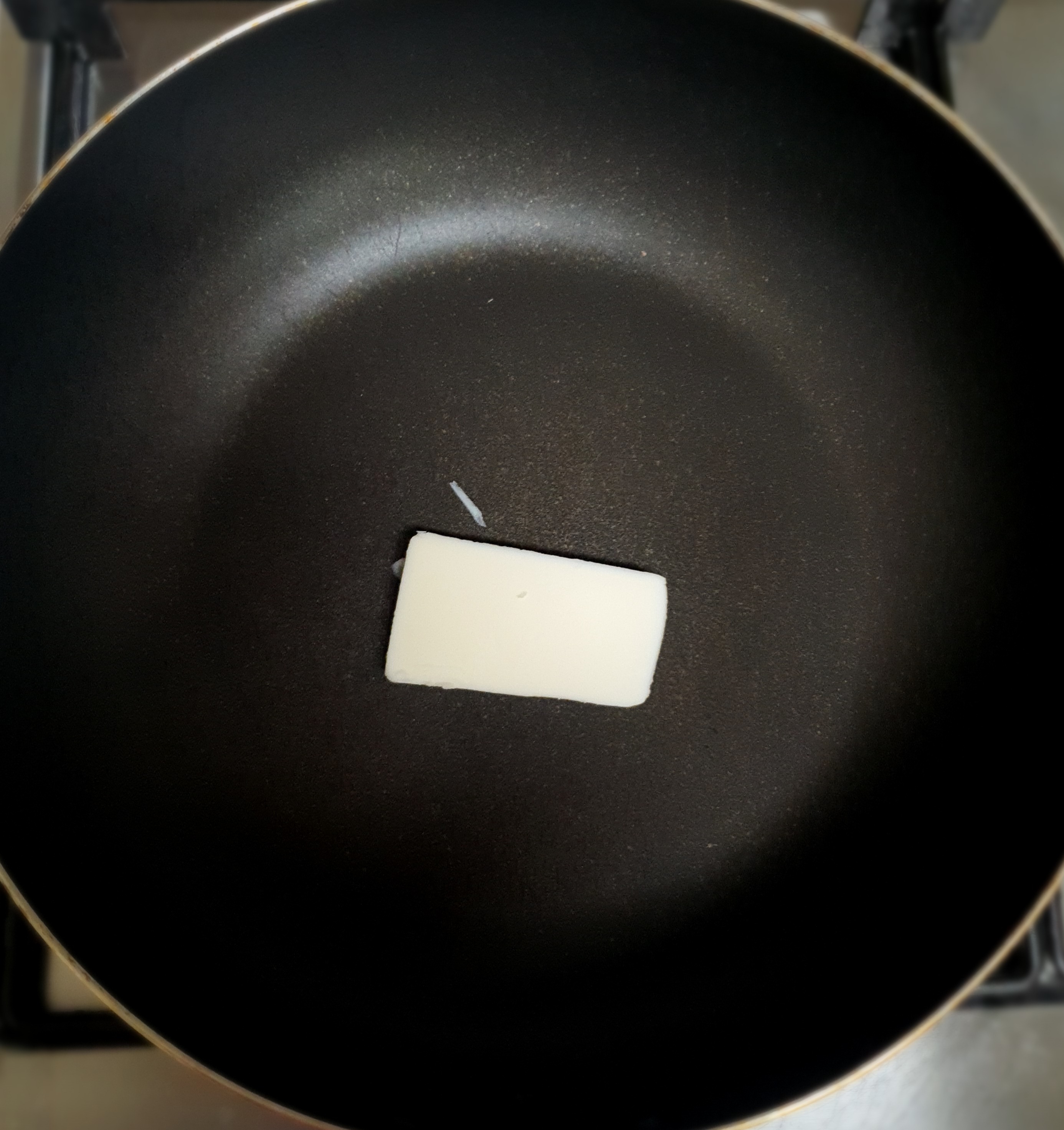 버터로-볶으면-풍미가-좋아요.