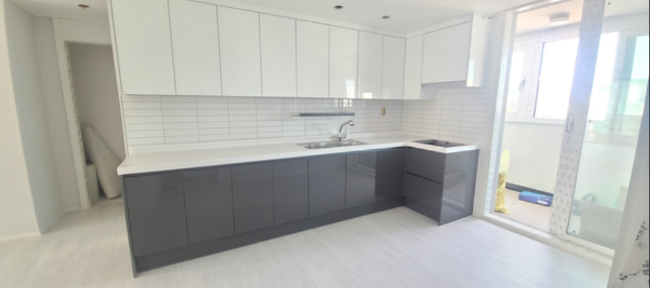 글로시 마감 인테리어