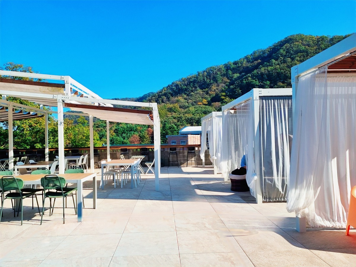 강원도 원주 포트힐 카페: 미니 출렁다리와 루프탑 정원&amp;#44; 산 뷰가 예쁜 곳