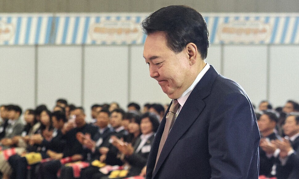 윤석열-지지율-17%