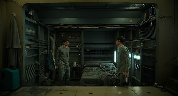 영화 &lsquo;미키 17&rsquo; 관람평 - 봉준호 감독의 SF 걸작, 관객 반응 총정리