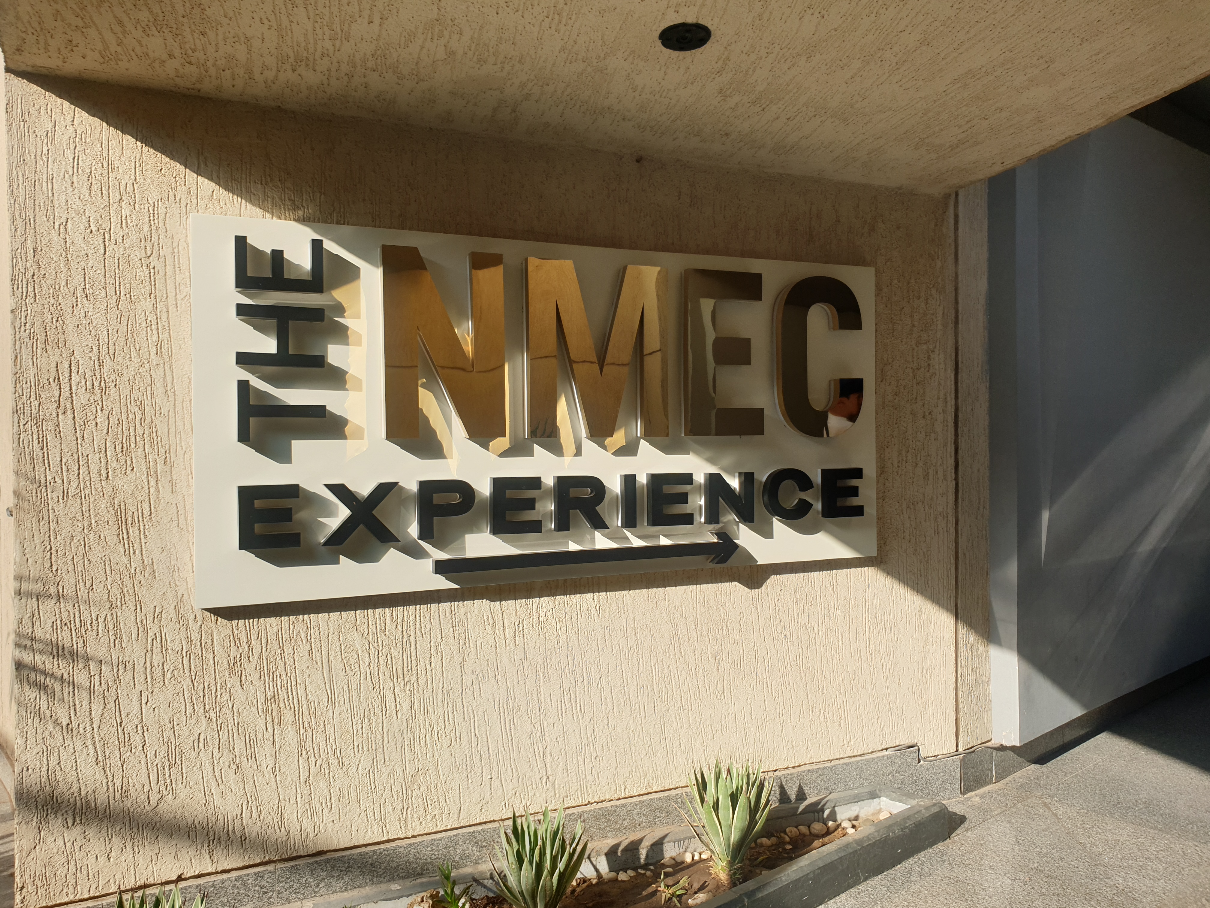 카이로 시내 식당 입구