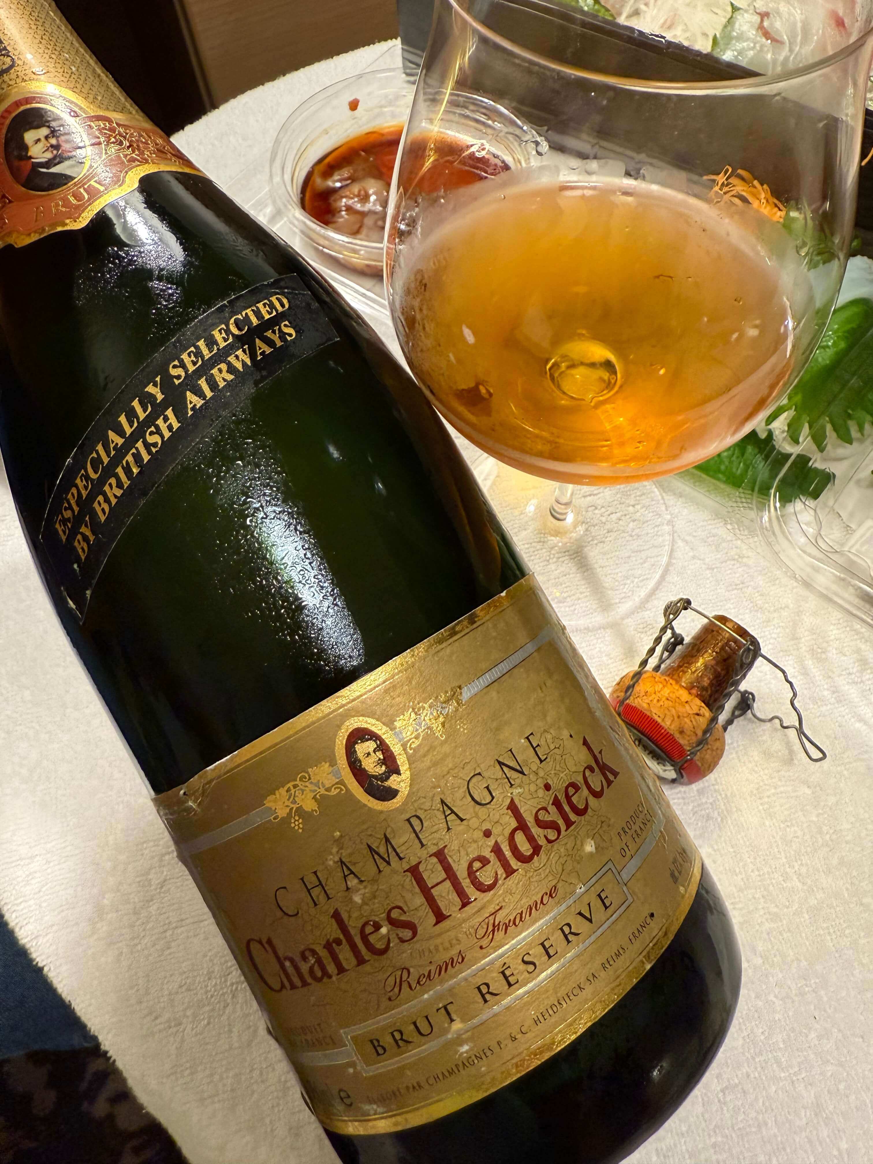 Charles Heidsieck Brut Réserve (1990s, British Airways Exclusive), Champagne, France๏ฝ์ฐฐ์ค ํ์ด์ง ๋ธ๋คผ ๋ฆฌ์ ๋ธ (1990๋
๋, ์๊ตญ ํญ๊ณต ๊ธฐ๋ด ํ๋ฆฌ๋ฏธ์ ์๋น์ค ์ ๊ณต์ฉ)