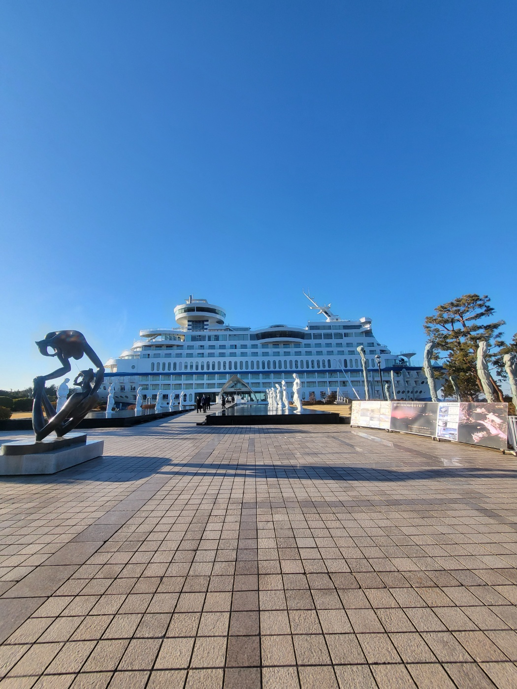 정동진 썬크루즈 리조트: 숙박 없이 100% 즐기기! 조각공원 입장료 환급 팁과 레스토랑 이용 후기(회전 레스토랑 가격정보)