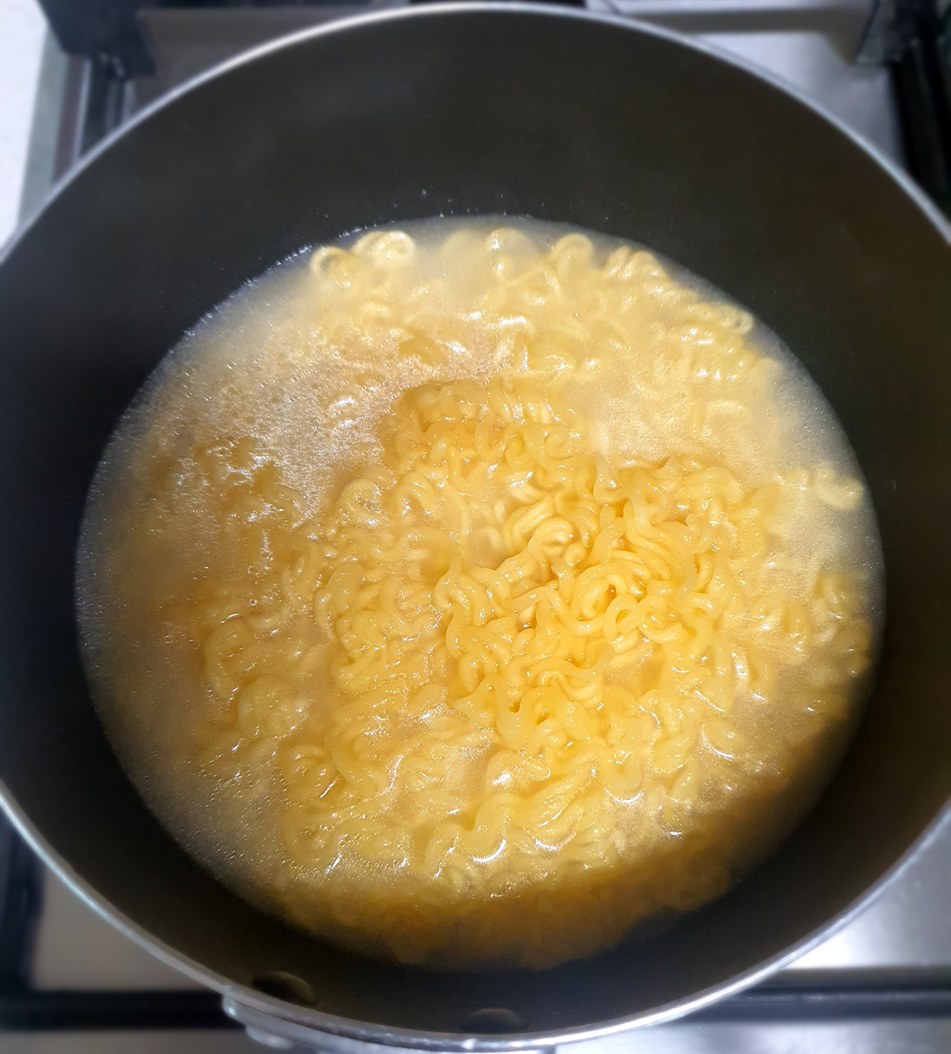 물은-조금-남기고-따라-버려야-합니다.