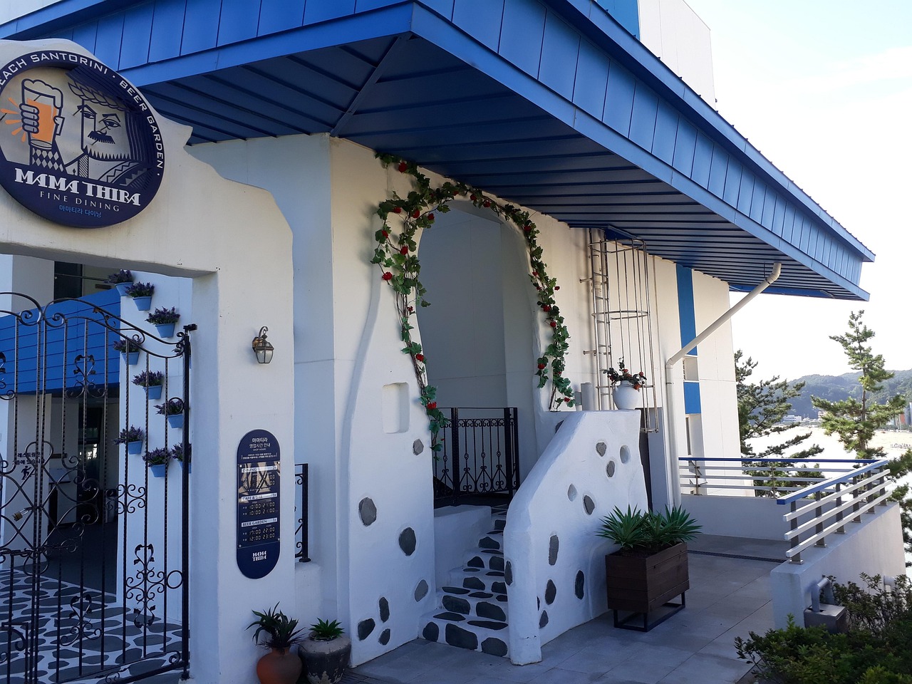 산토리니 풍 리조트 외관